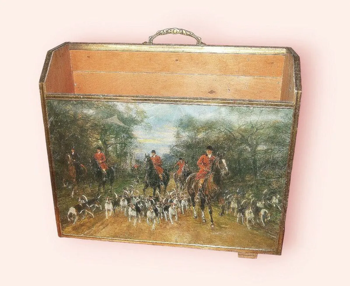 Vintage 'Hunting Scene' Magazine Rack - Image 3