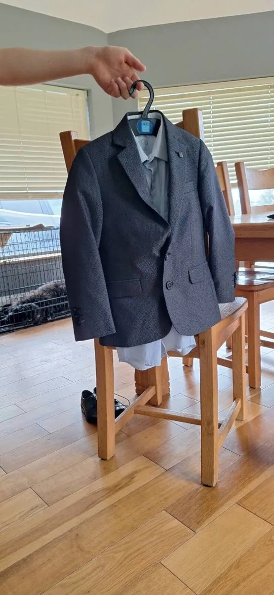 1880 Club boys suit and shoes - Image 1