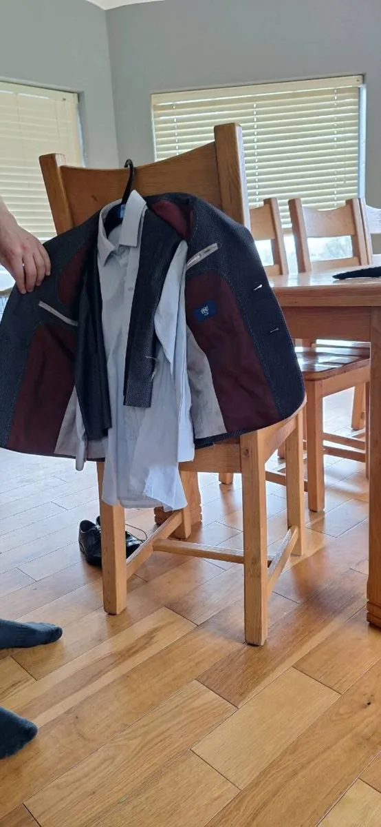 1880 Club boys suit and shoes - Image 2