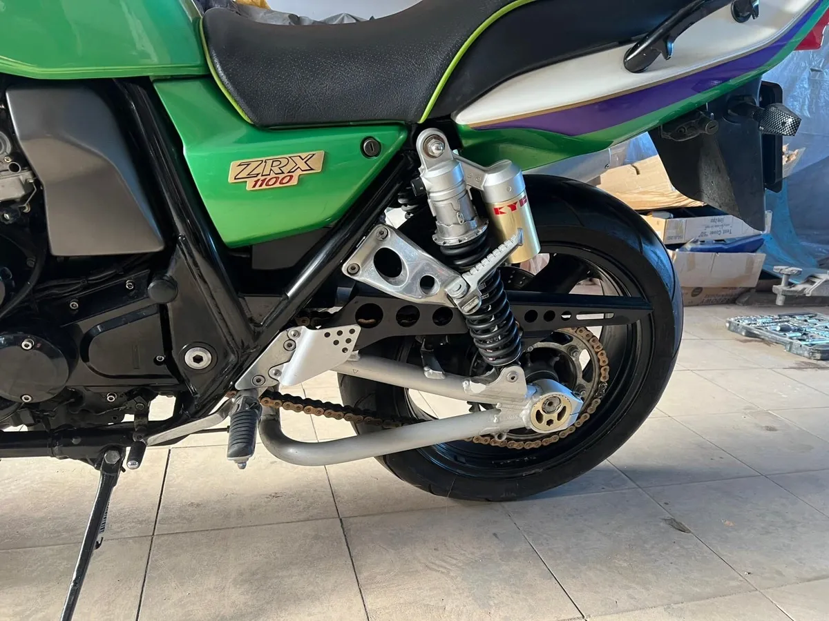 Kawasaki zrx1100 - Icon zephyr 1100 - Image 4