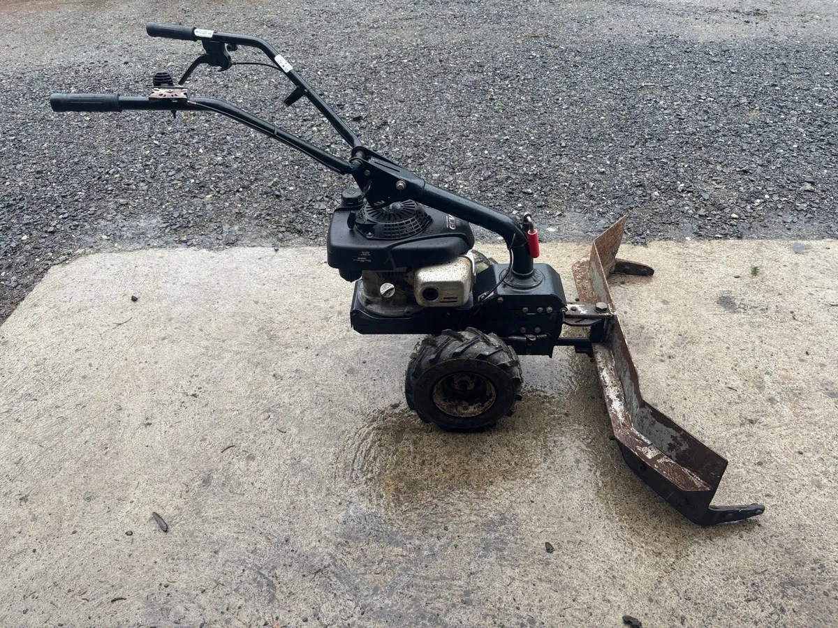 Honda petrol yard scraper - Image 1