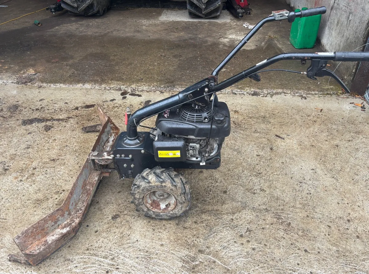 Honda petrol yard scraper - Image 3