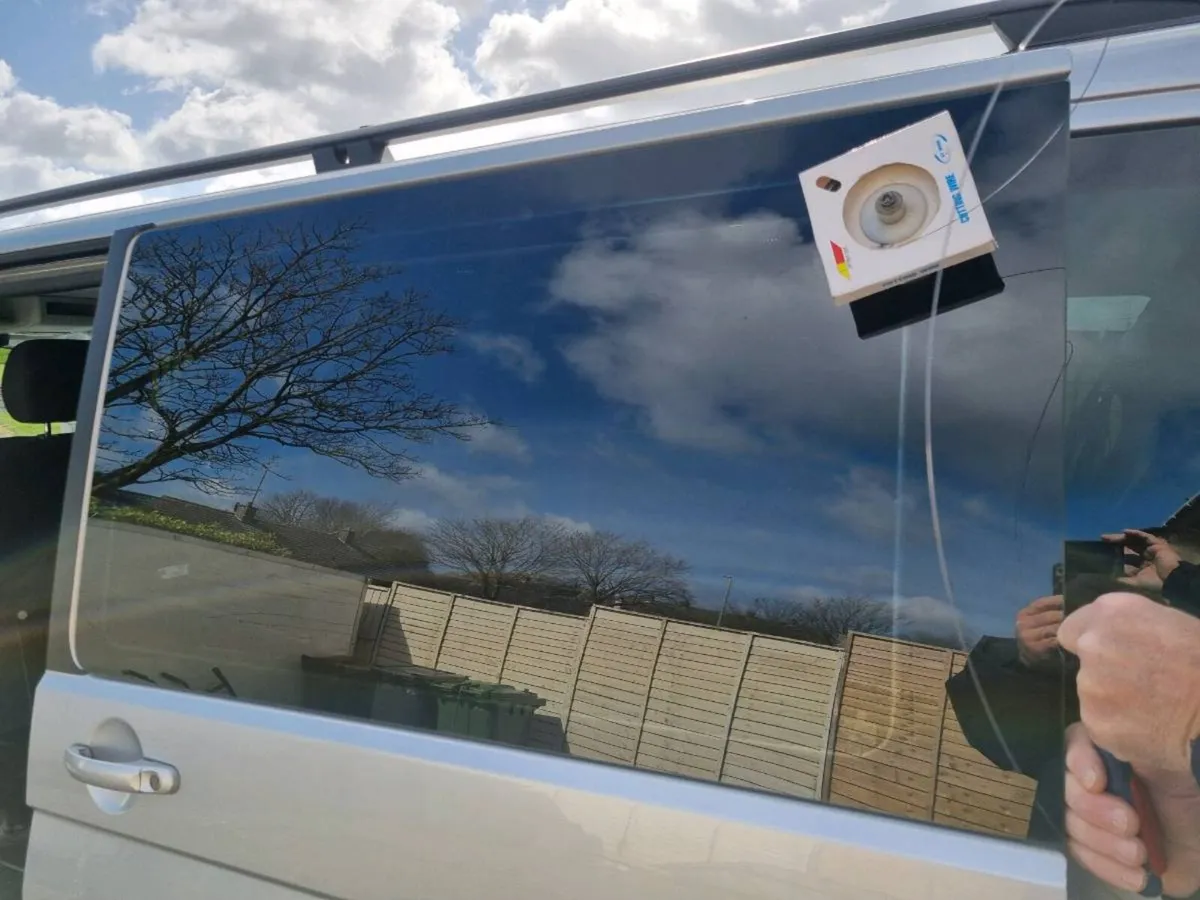 Vw transporter glass x2 - Image 1