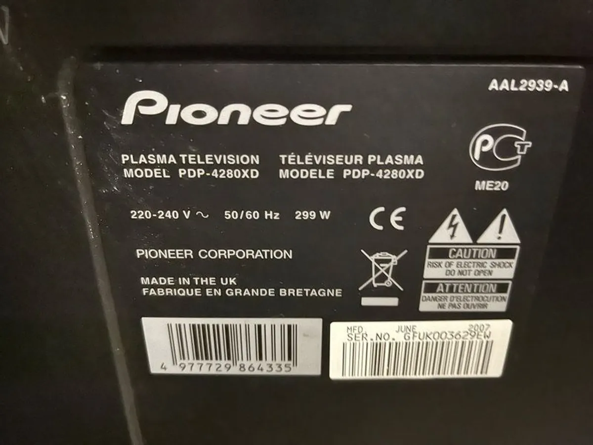 Pioneer  Kuro Plasma Tv - Image 3