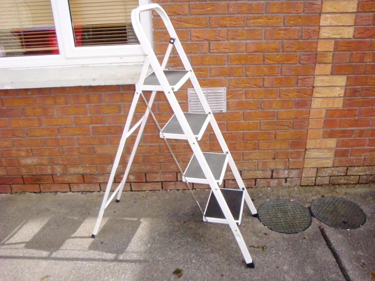 Step ladder 150kg - Image 1