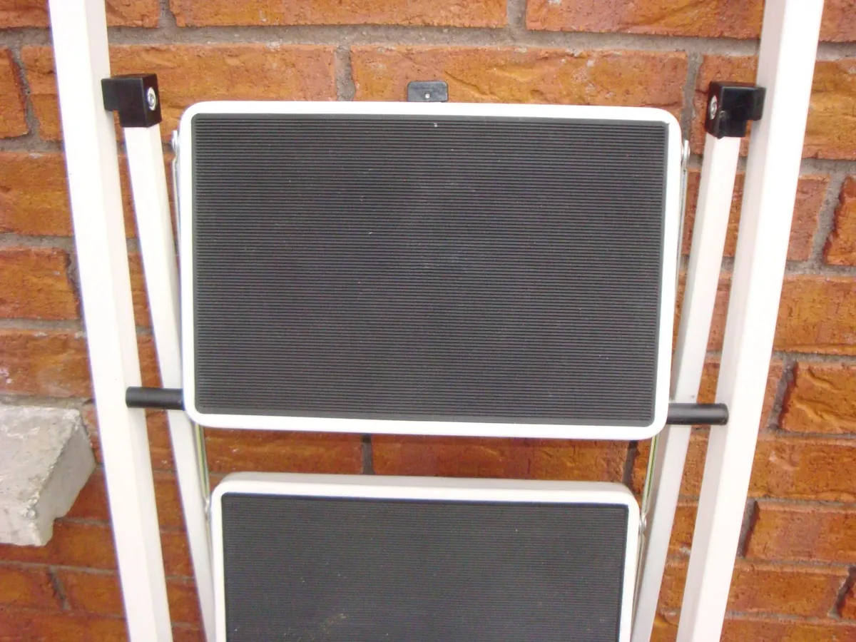 Step ladder 150kg - Image 3