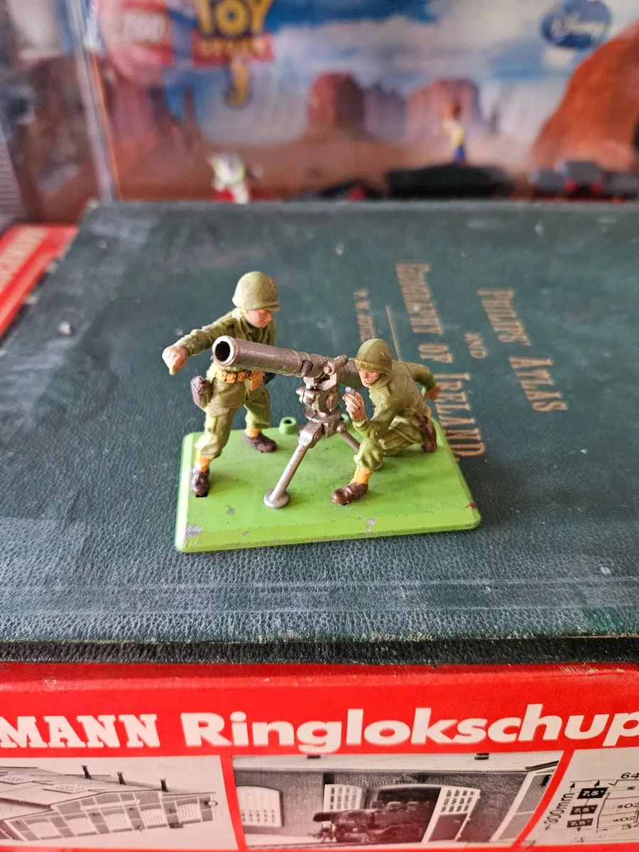 Vintage Britain's American Artillery - Image 1