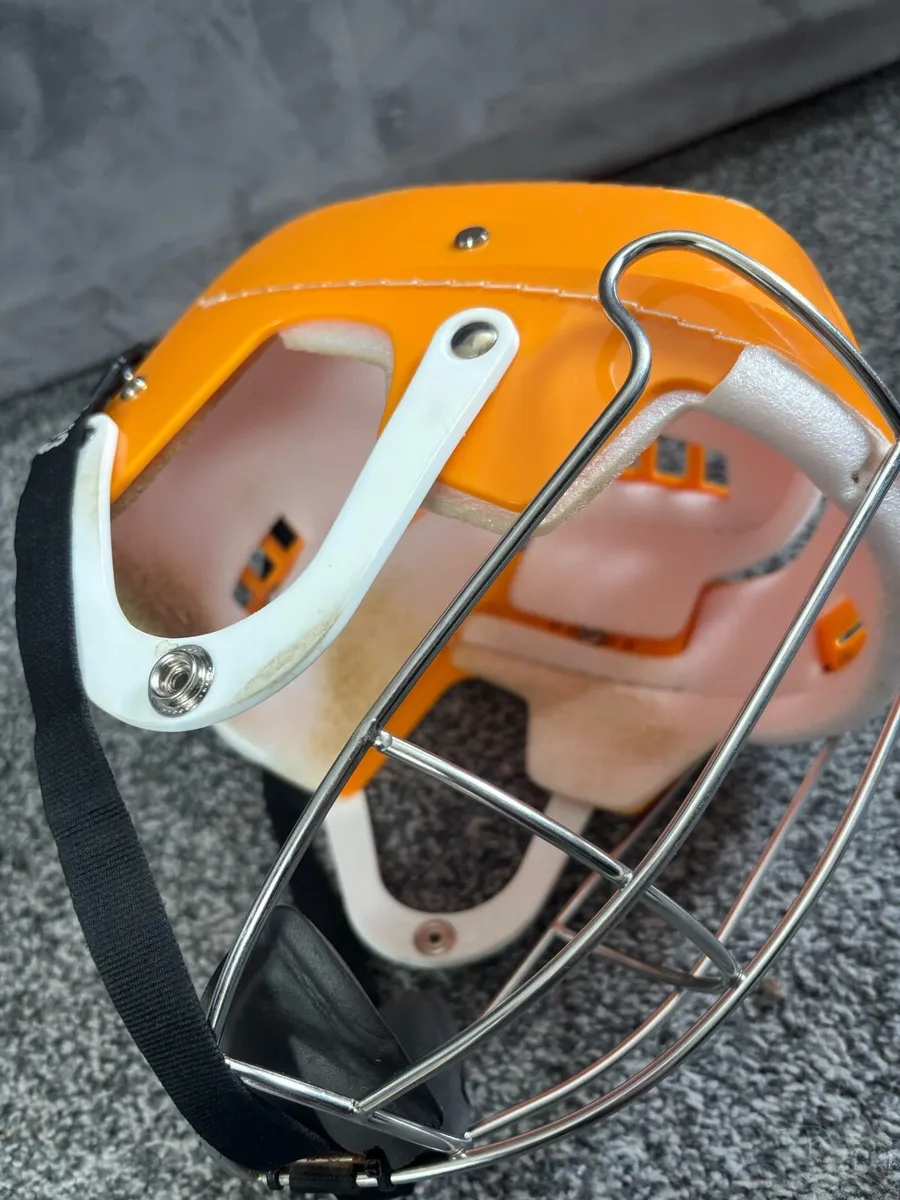 Gola helmet - Image 3