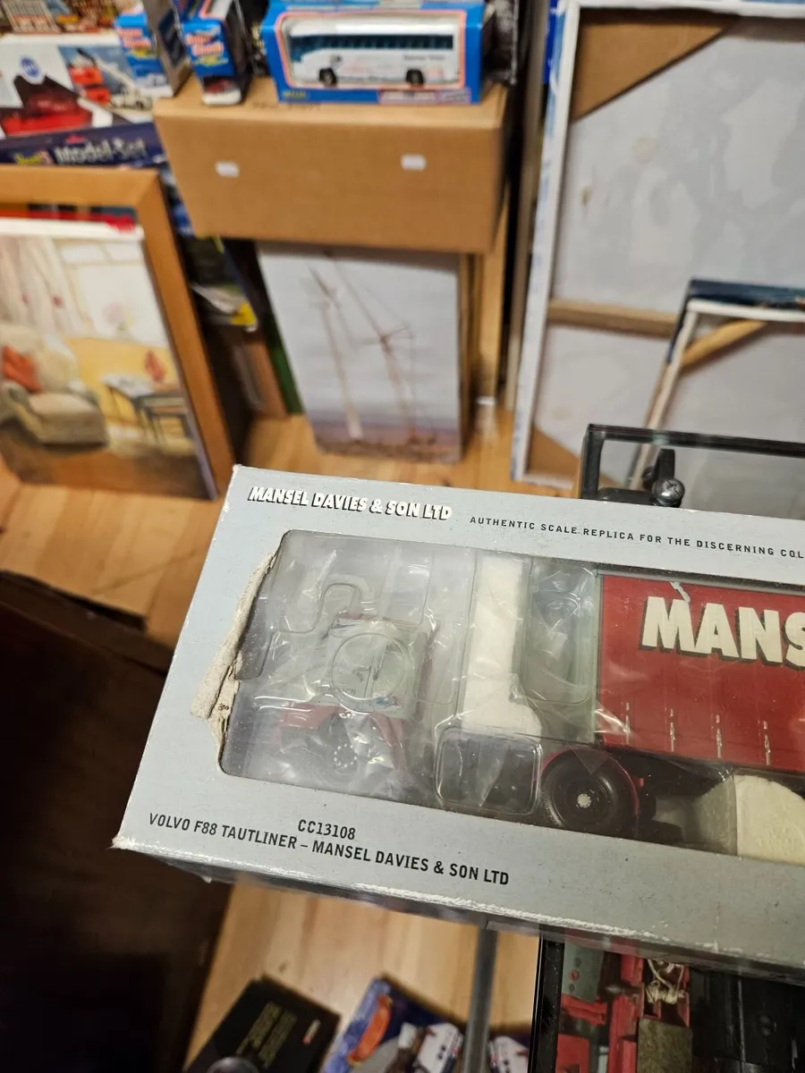 Corgi Volvo F88 Tractor Unit and Trailer 1.50 - Image 2