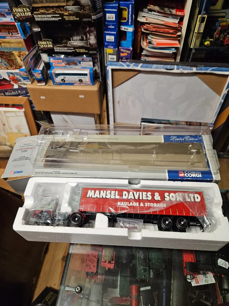 Corgi Volvo F88 Tractor Unit and Trailer 1.50 - Image 1