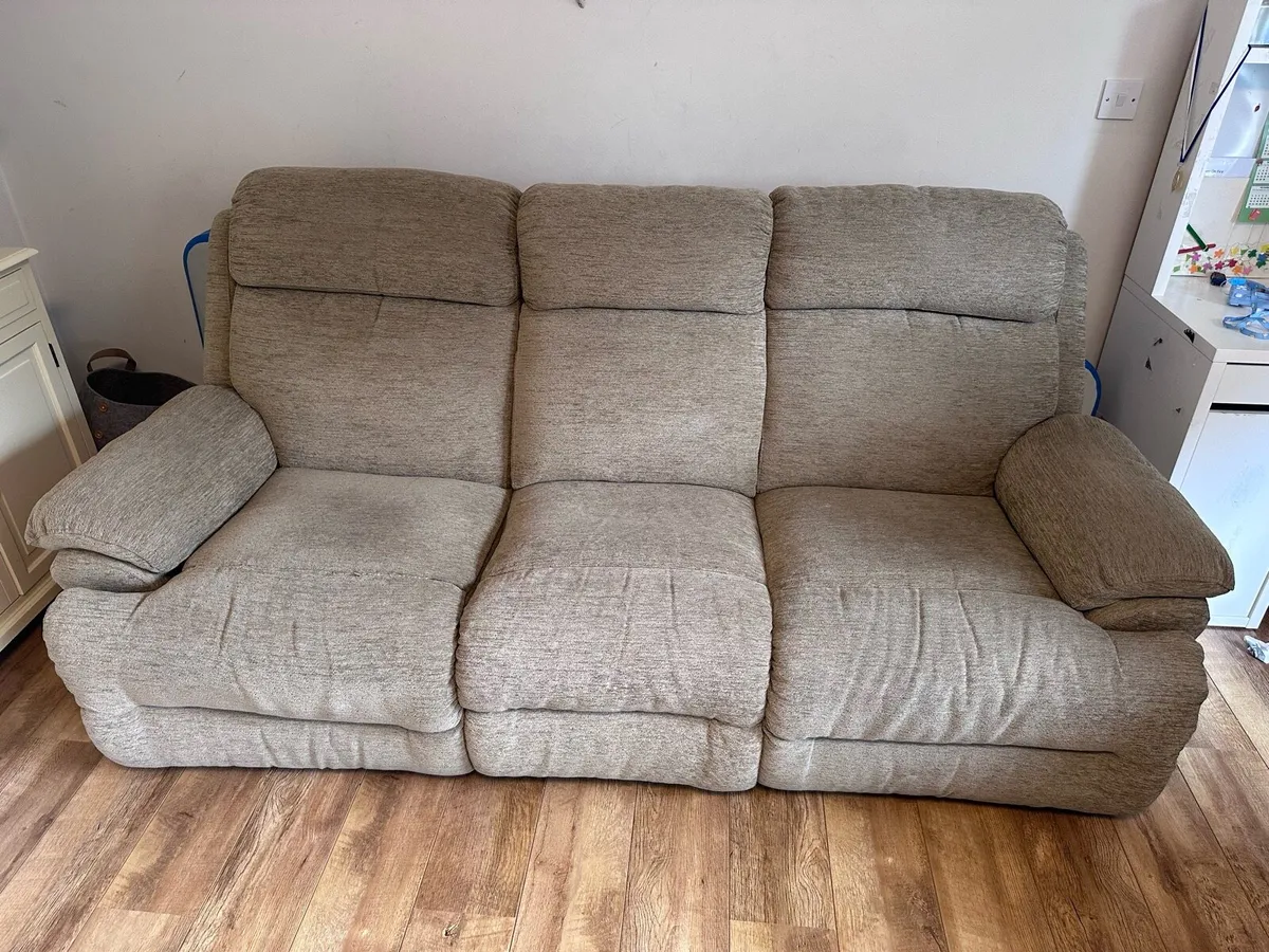 Recliner couch - Image 1