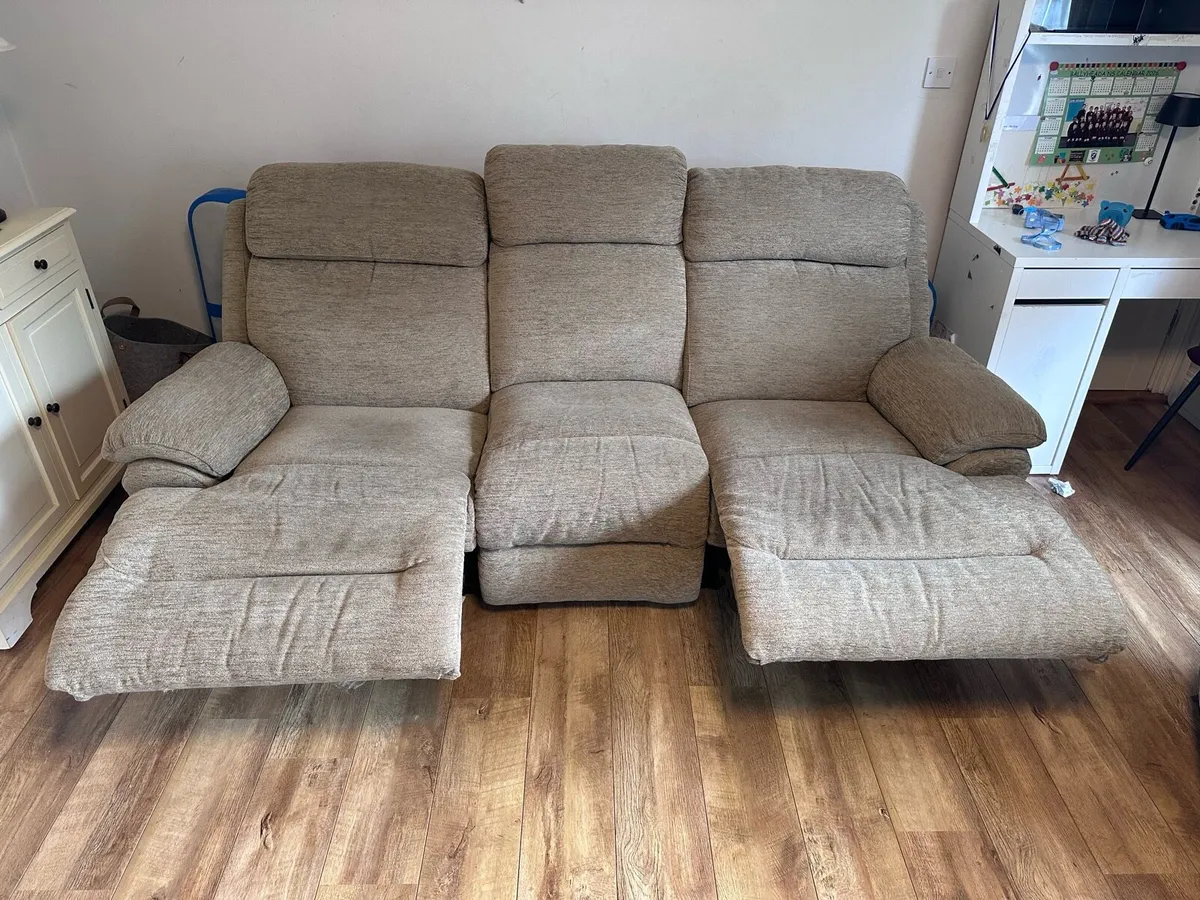 Recliner couch - Image 2