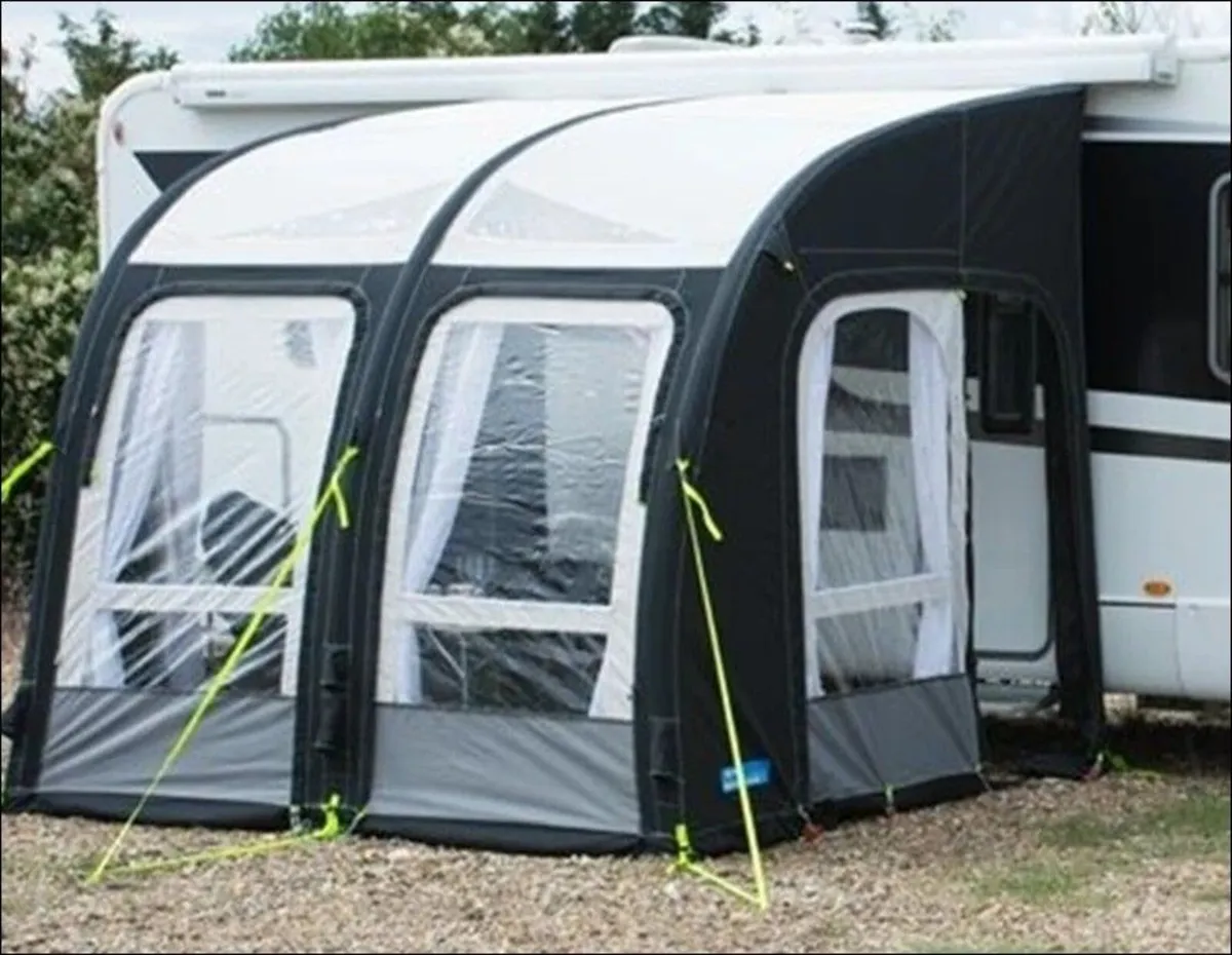 Air Awning /2 Water Barrels /1Waste water Barrels