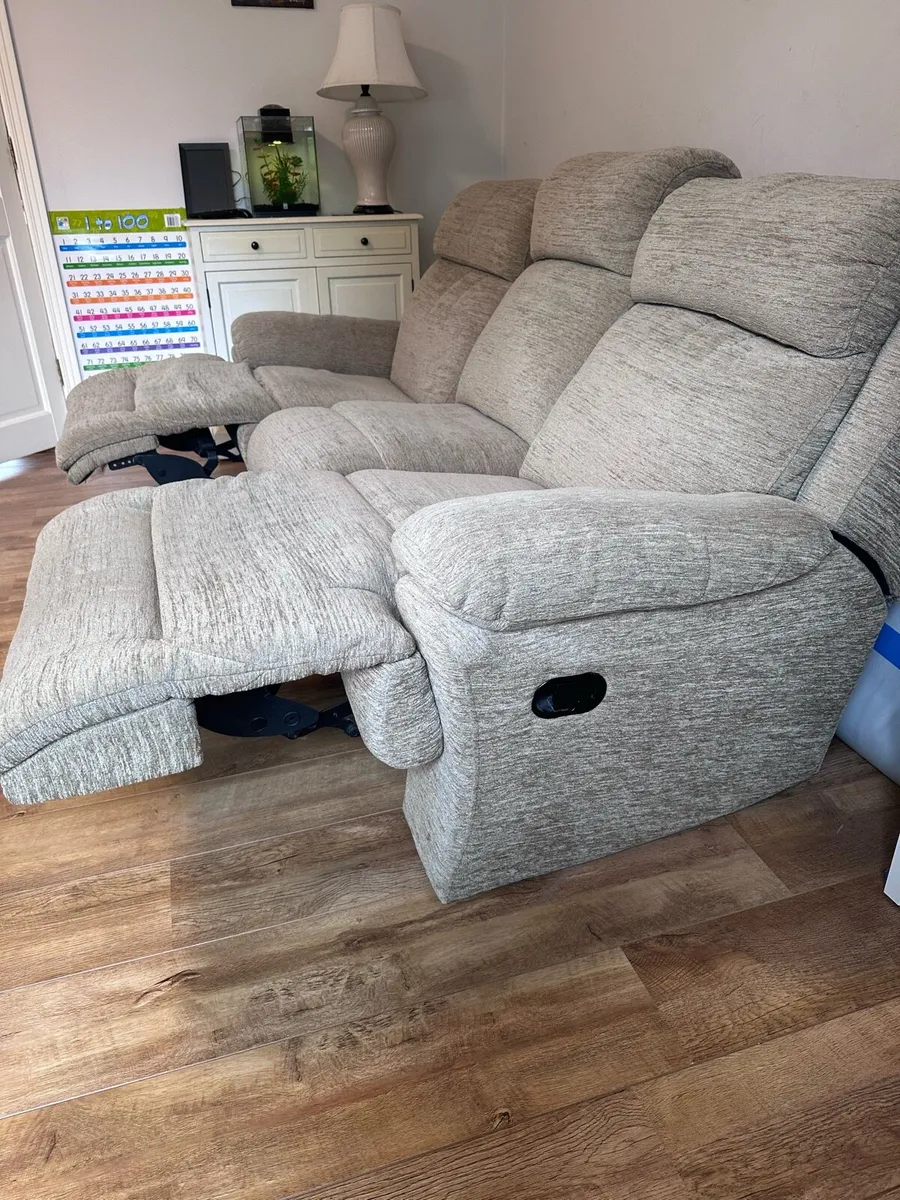 Recliner couch - Image 3