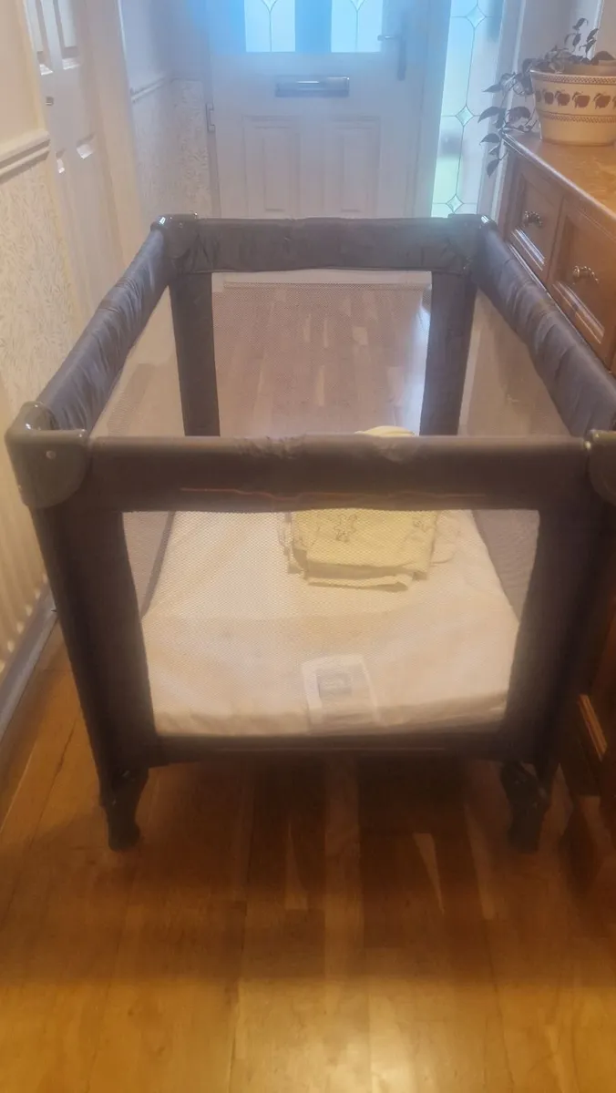 Free travel cot - Image 1