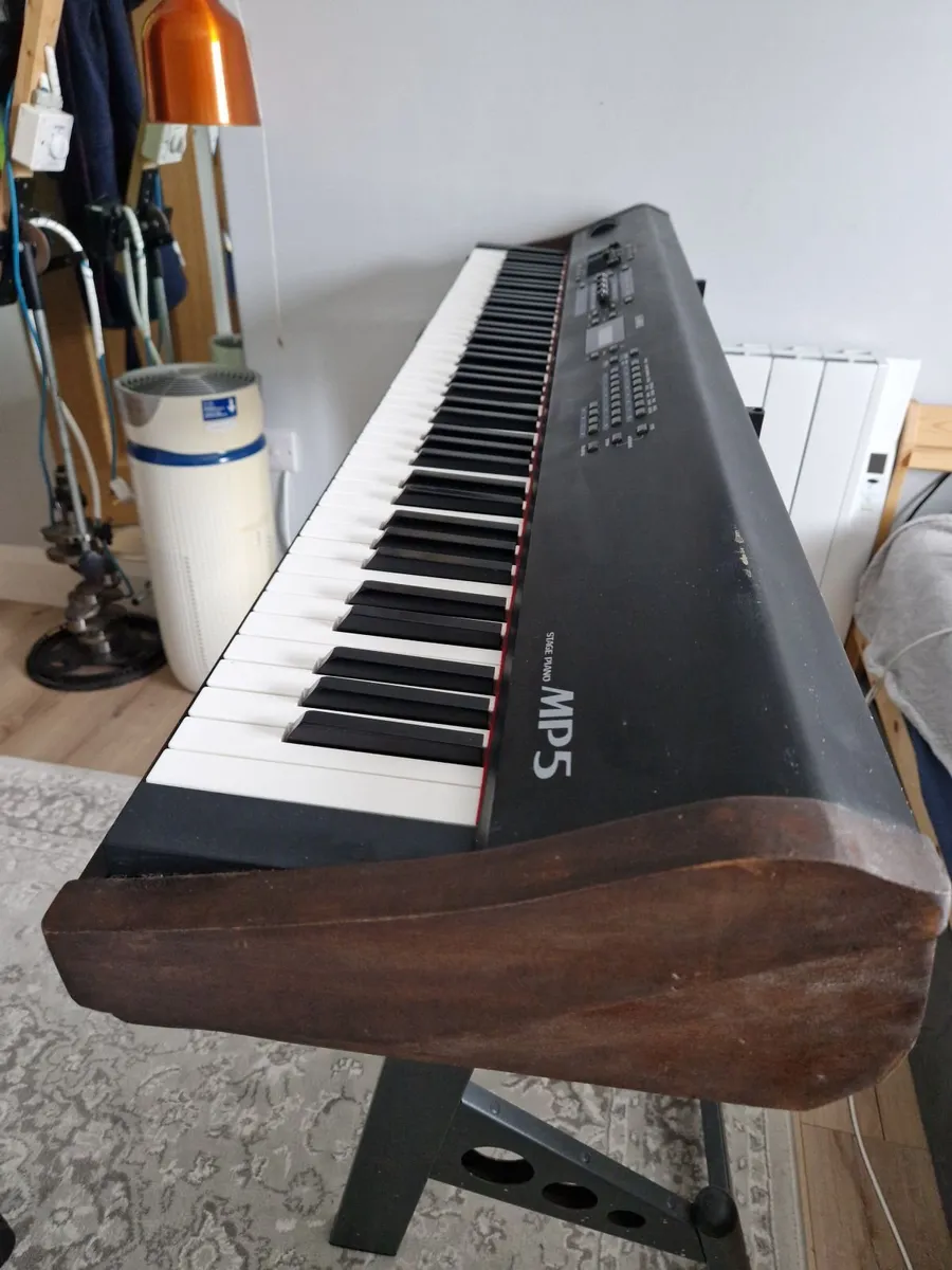 KAWI  MP 5 Stage piano - Image 1