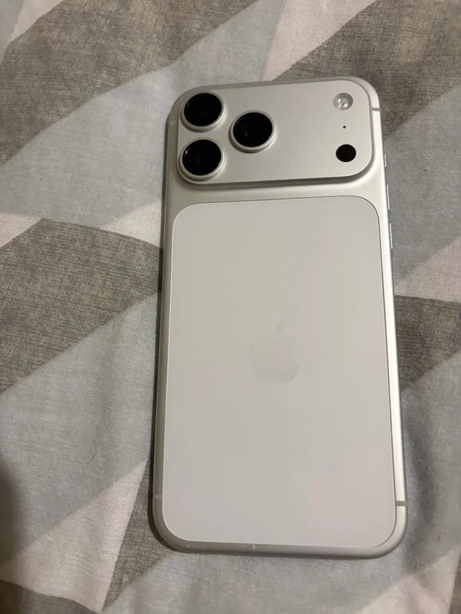 iPhone 17 pro max - Image 4