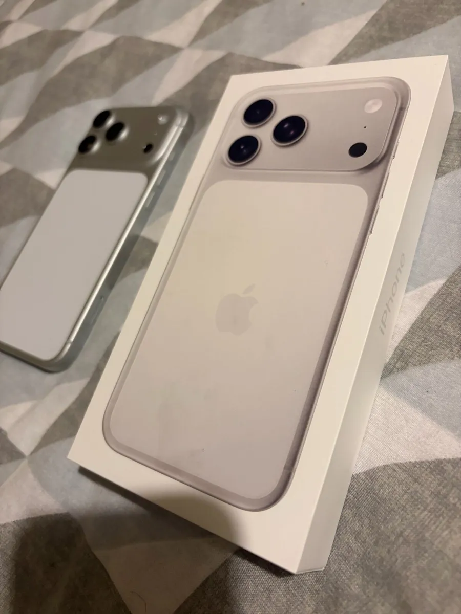 iPhone 17 pro max - Image 1