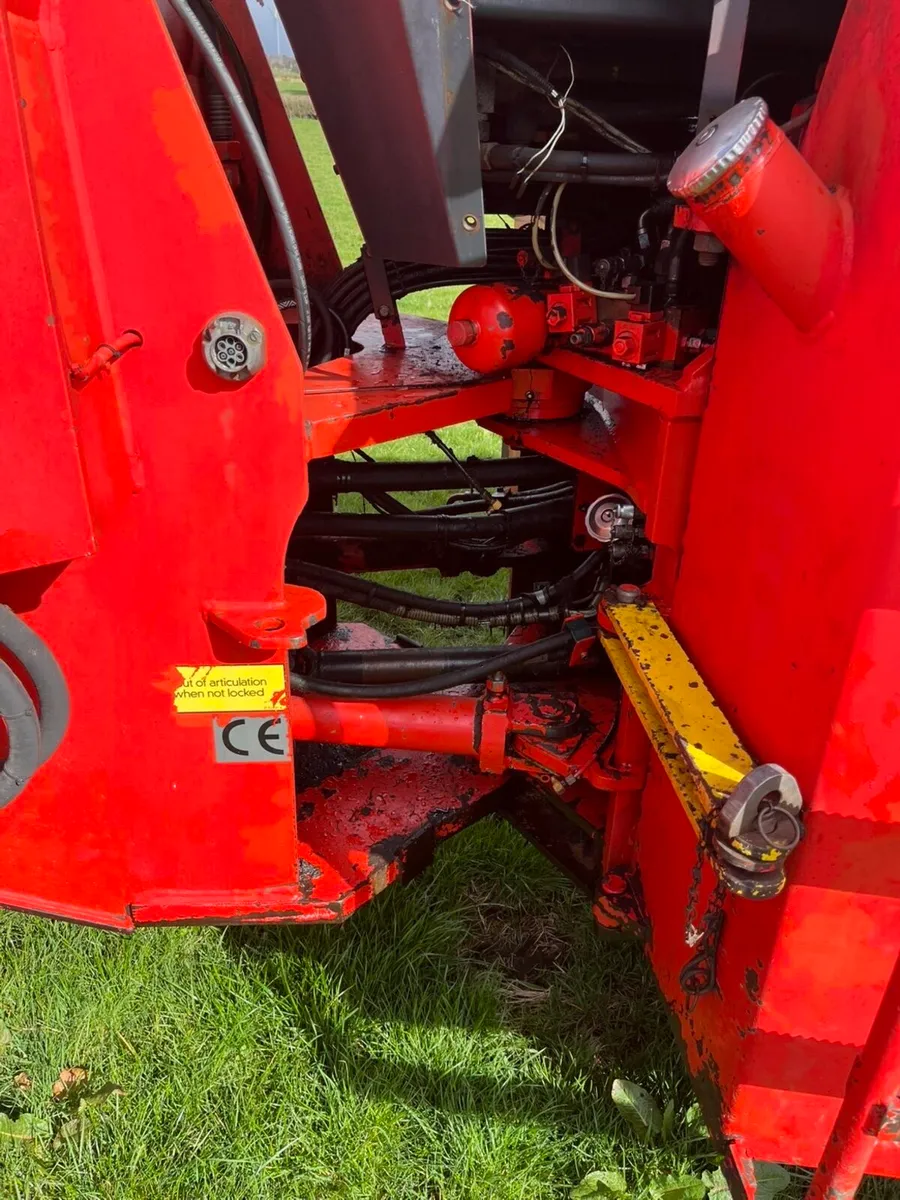 Loading shovel - Image 2