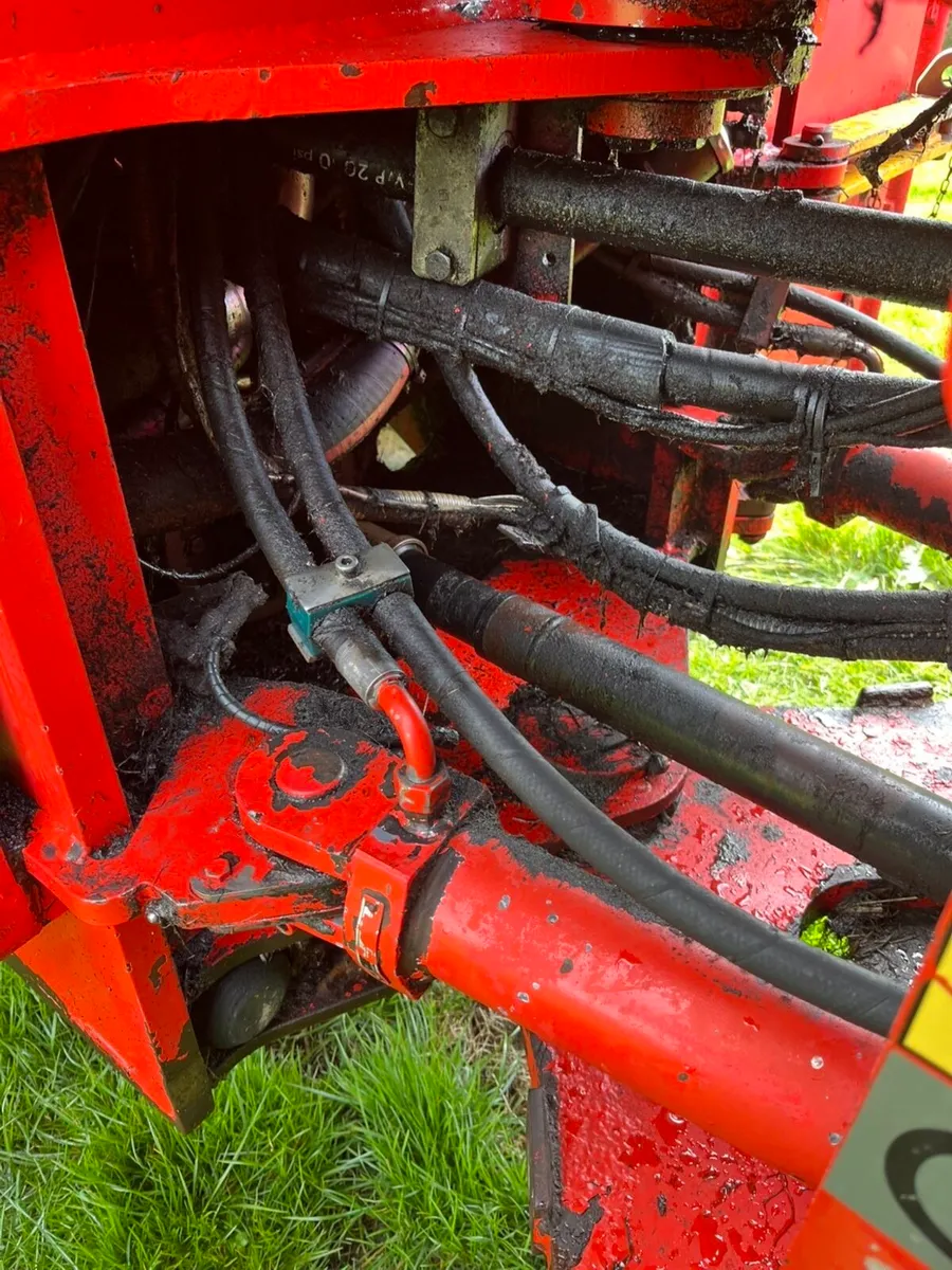 Loading shovel - Image 3