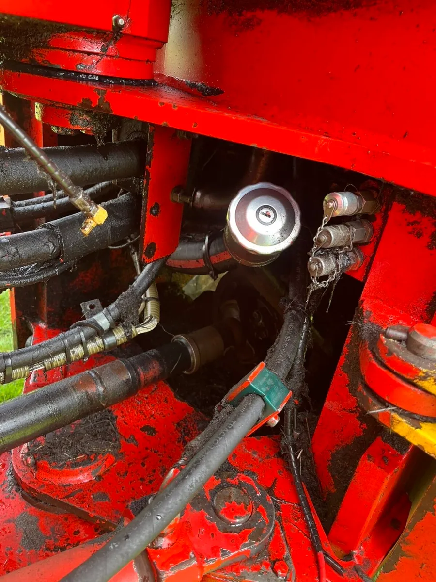 Loading shovel - Image 4