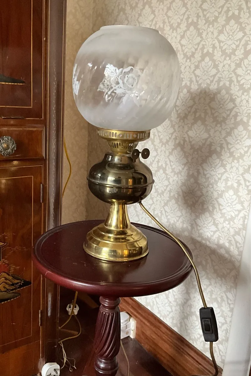 Victorian Style Brass Table Lamp - Image 2