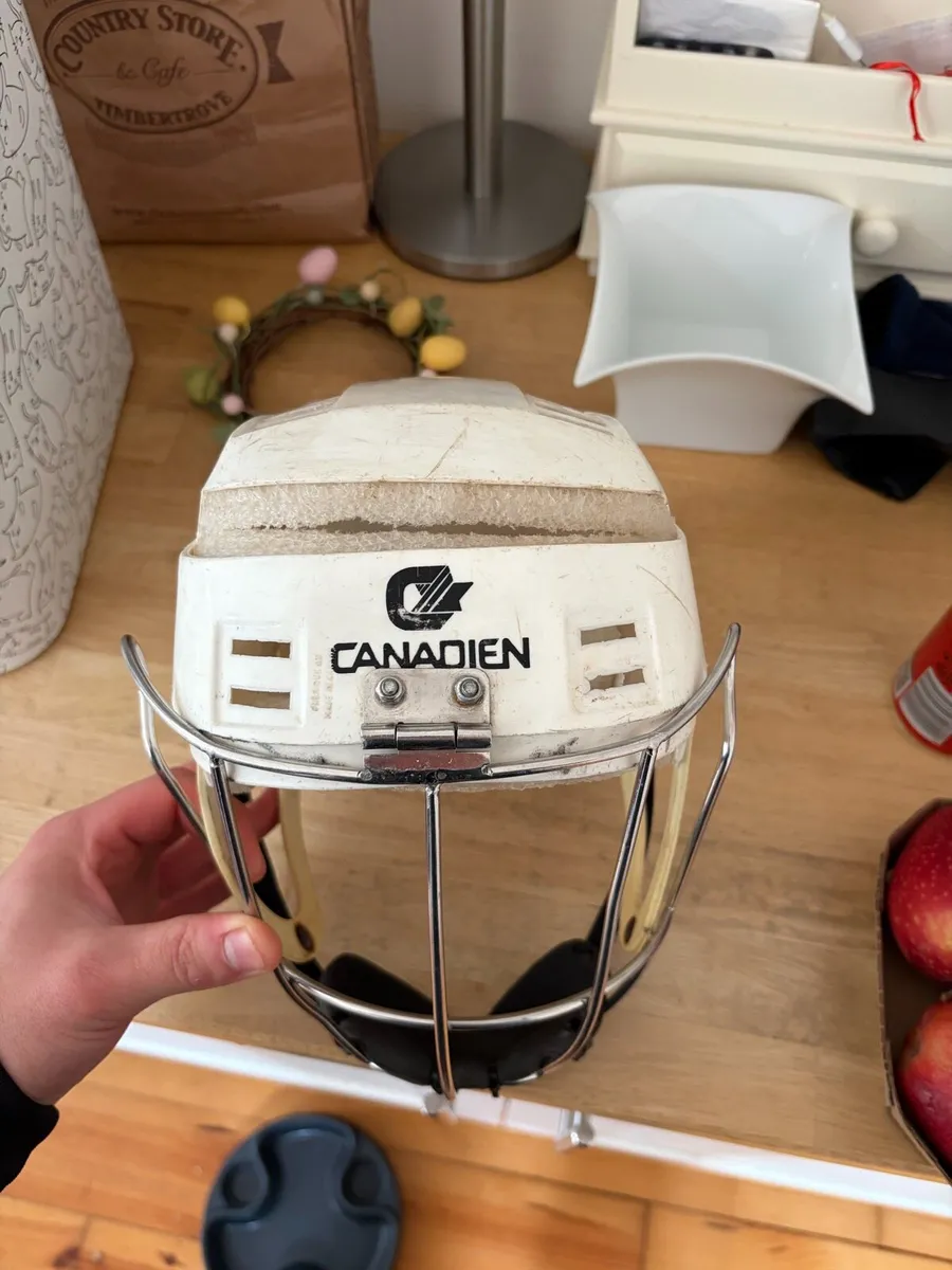 Canadien (cooper) Helmet - Image 1
