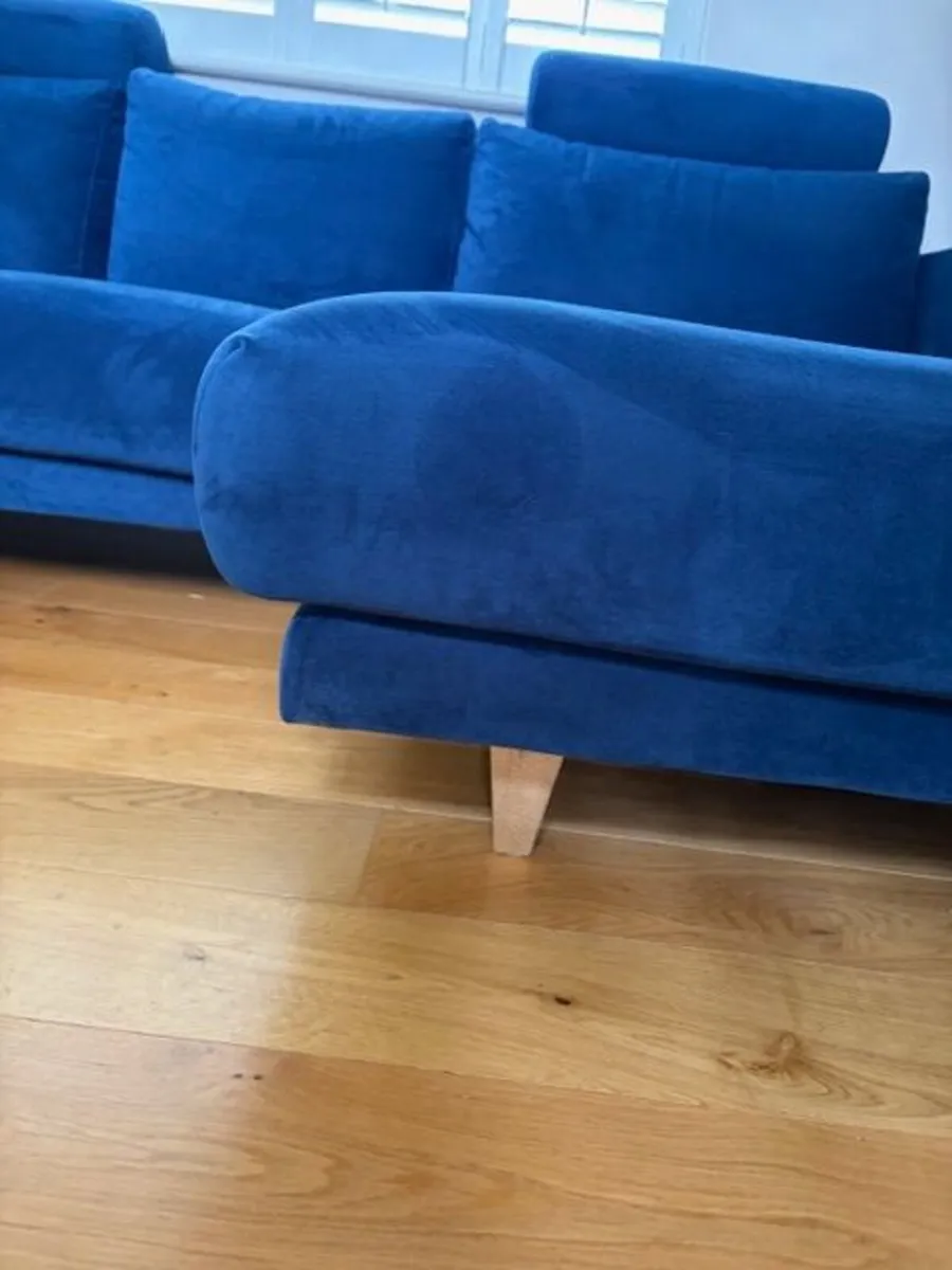 Three seater sofa with extended foot rest - Image 4