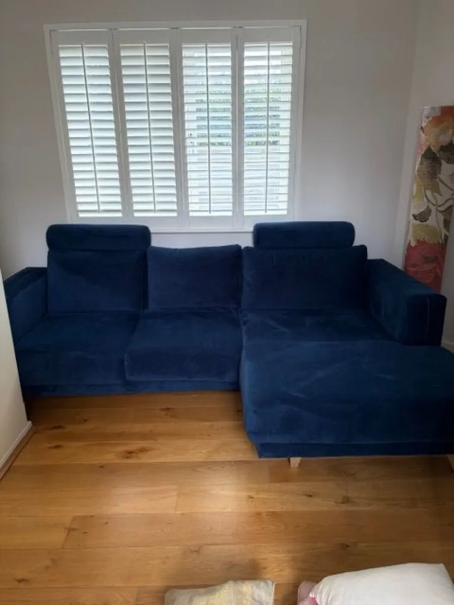 Three seater sofa with extended foot rest - Image 3