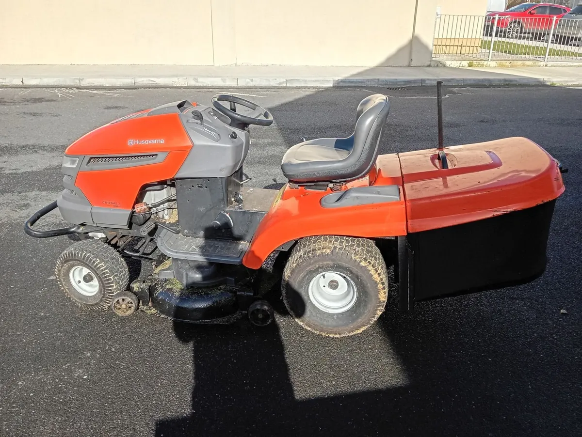 Husqvarna ride on lawnmower - Image 2