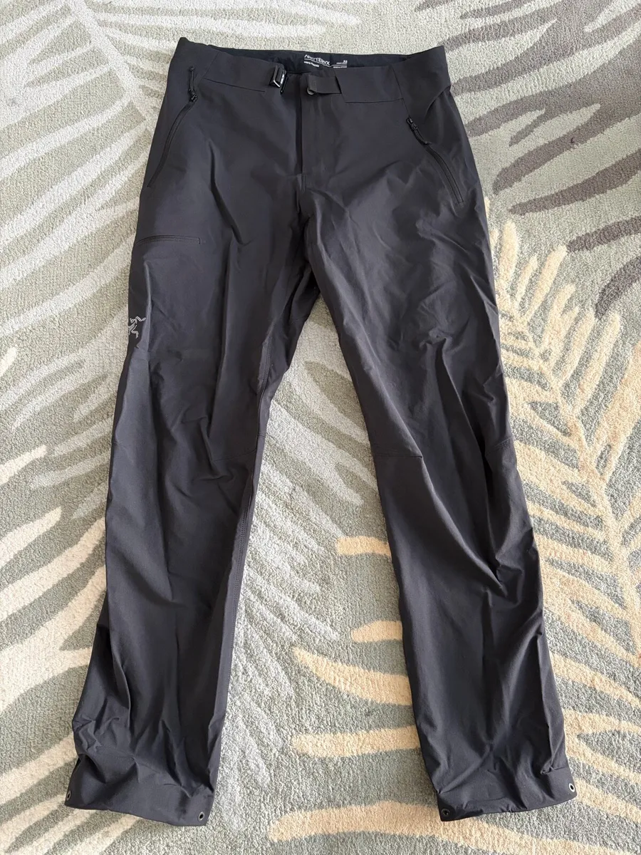 Arc’teryx Gamma Pant Mens Black 32 Short - Image 1