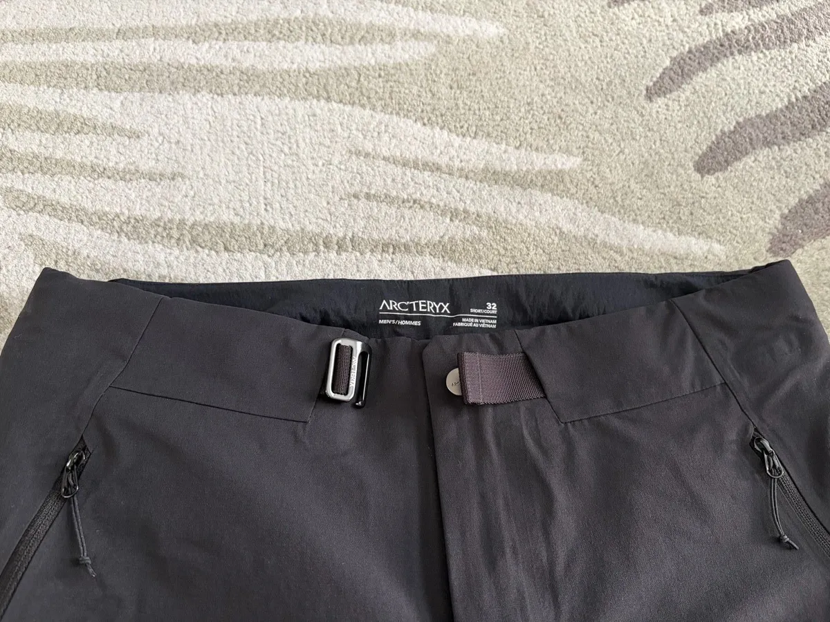 Arc’teryx Gamma Pant Mens Black 32 Short - Image 2