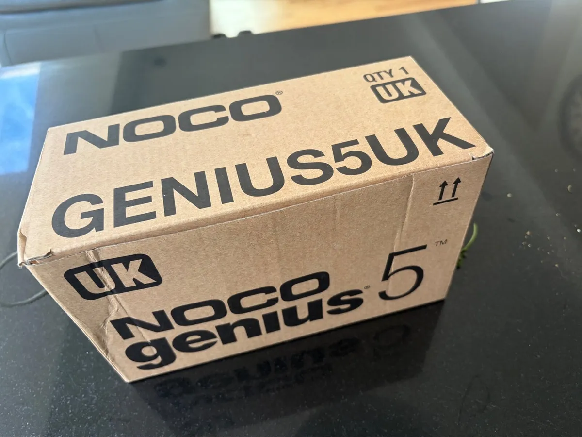 Car battery charger - Image 1