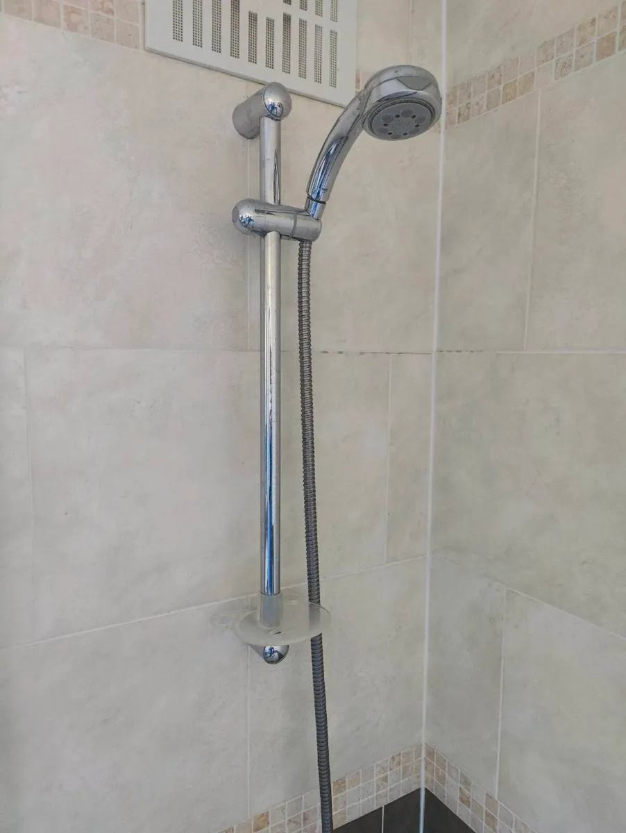 Bathroom Suite incl white steel Bath - Image 4