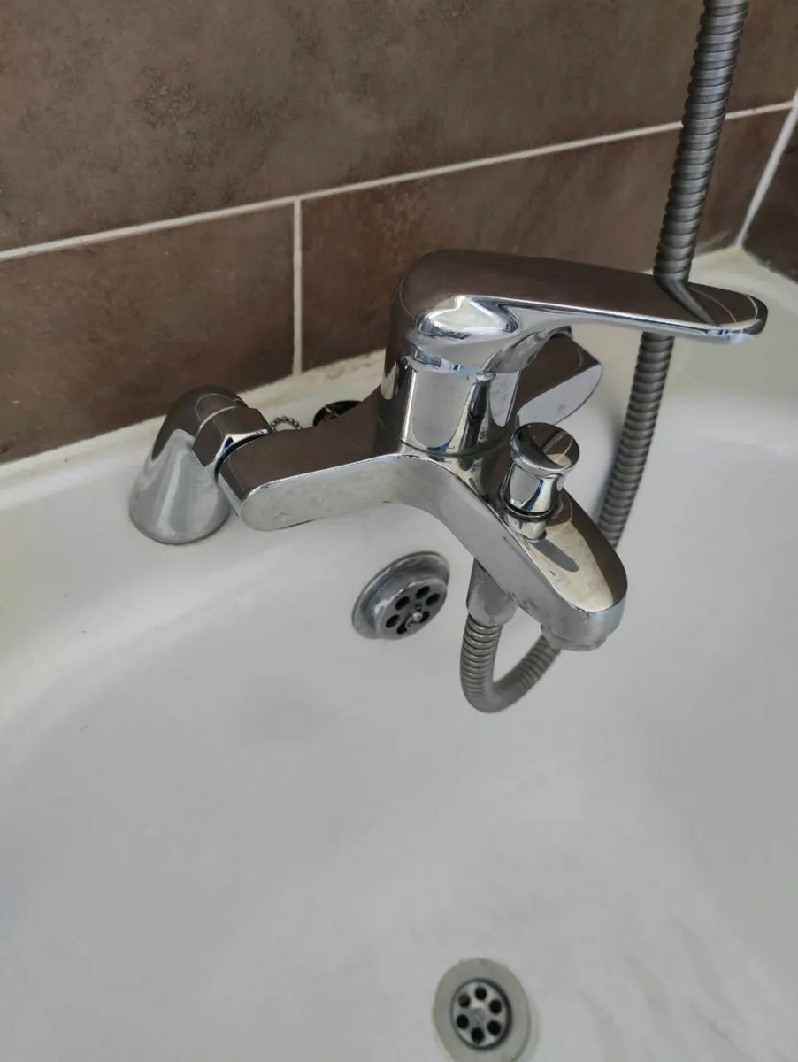 Bathroom Suite incl white steel Bath - Image 3