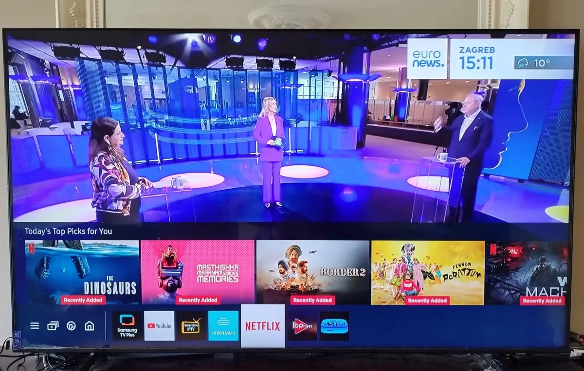 Samsung QLED 55 inch TV - Image 2