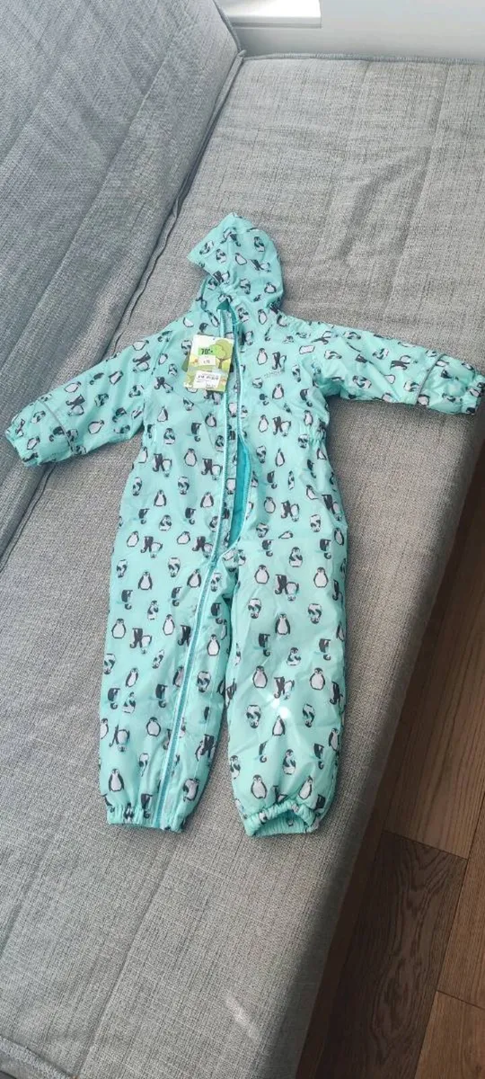 Kids rain suit 3-4yrs - Image 1