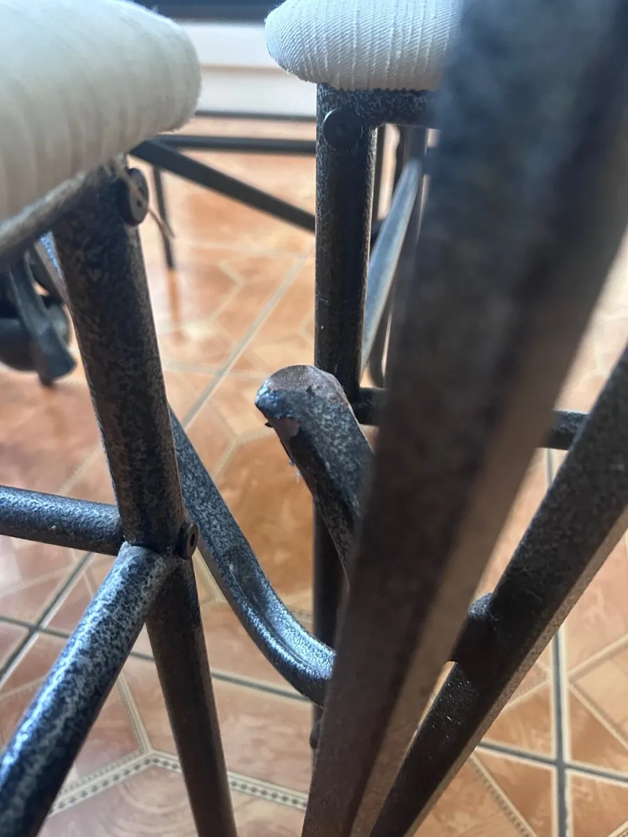 Dining table and chairs - Image 2