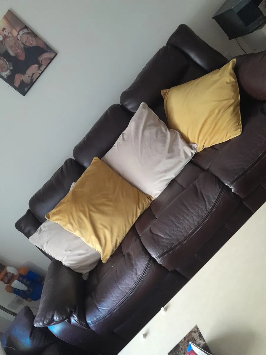 Leather 3 seaters - Image 3