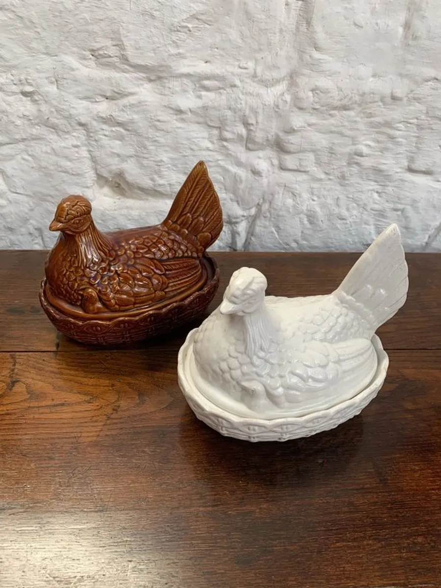 Pair of Portmeirion pottery hen tureens. - Image 1
