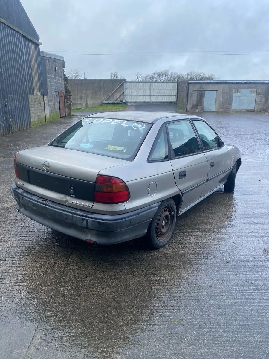 Opel Astra - Image 2