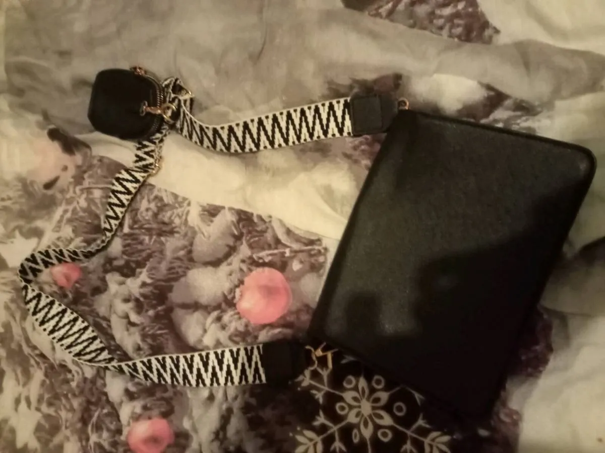 Ladies black cross body bag - Image 2