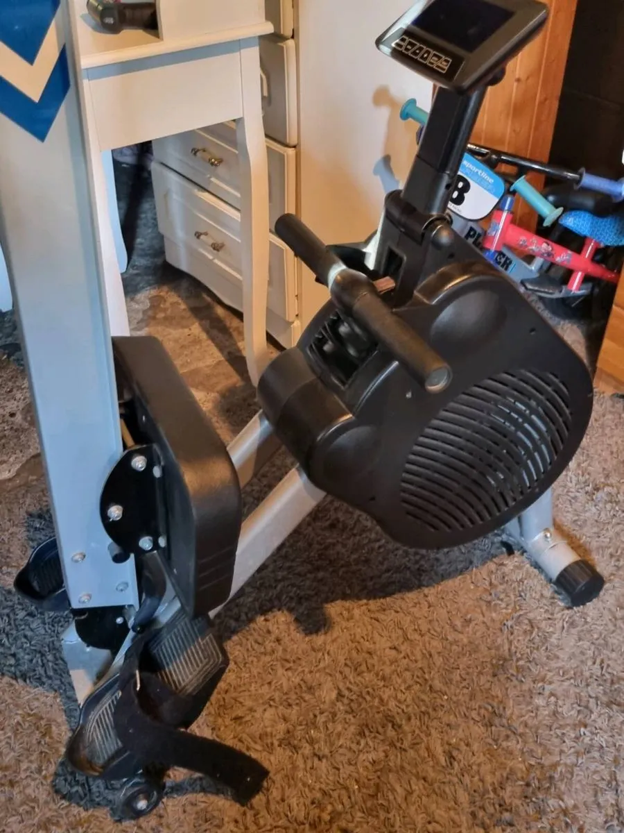 Rowing machine - Image 1
