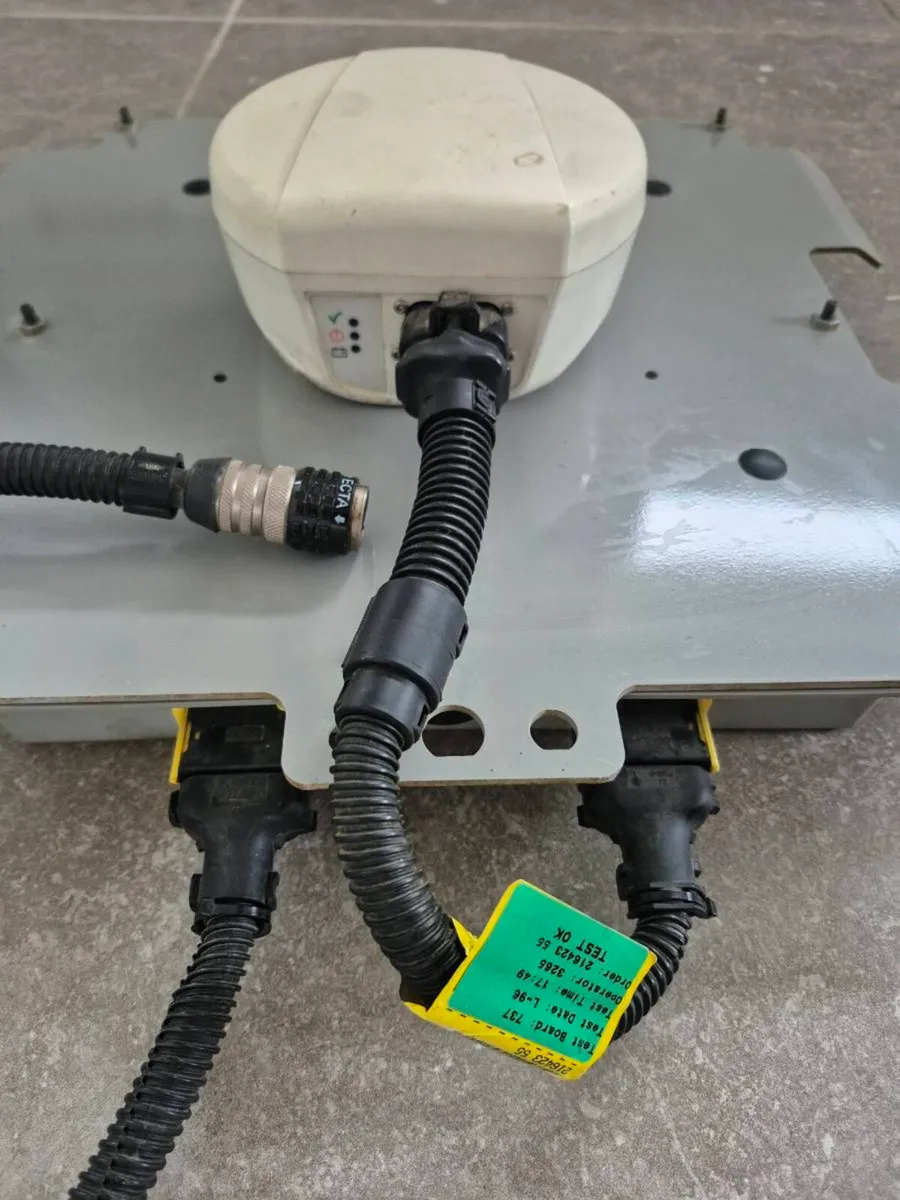 Novatel smart 6 RTK Unlocked reciver - Image 2