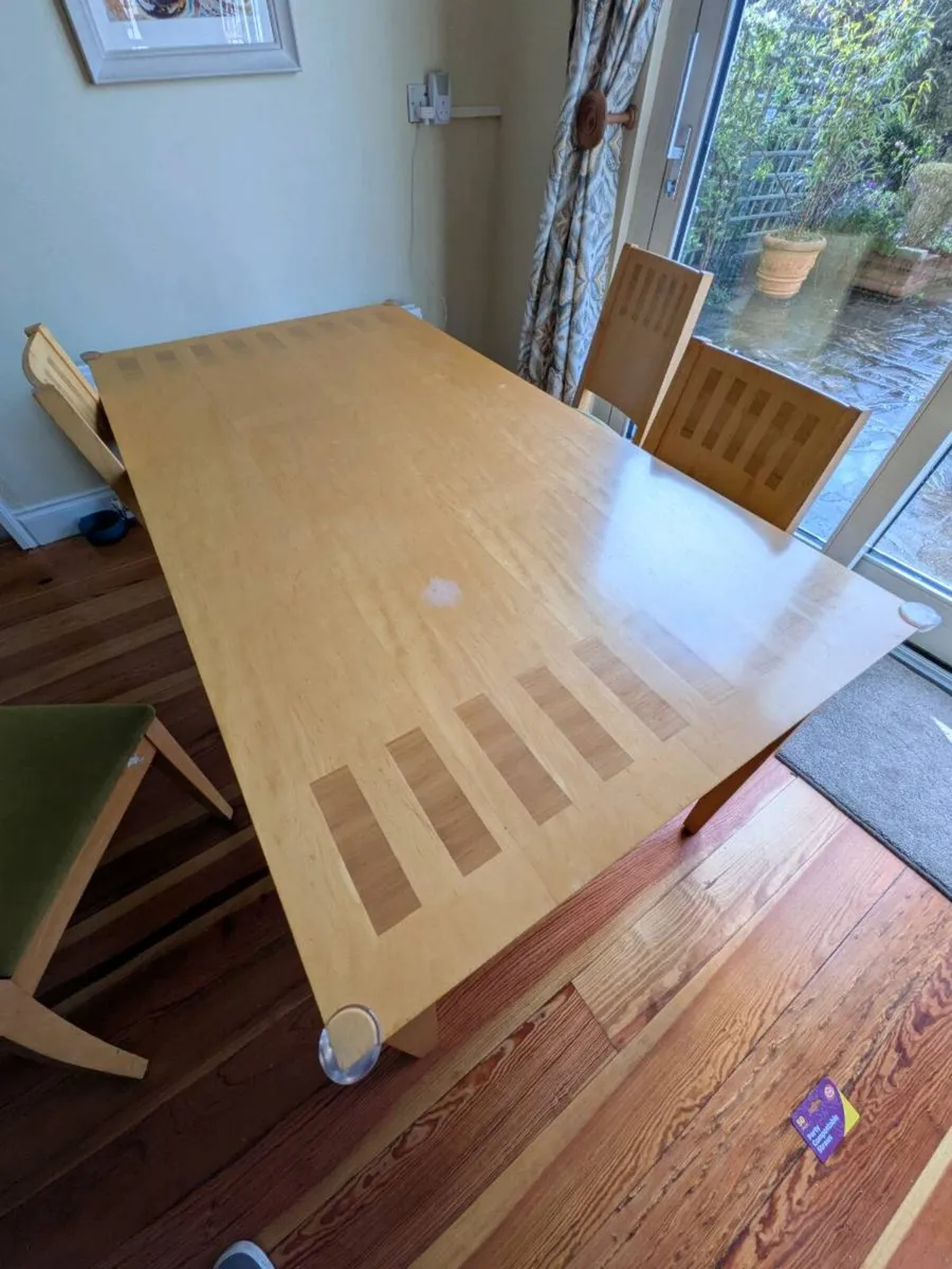 Dining room table - Image 1