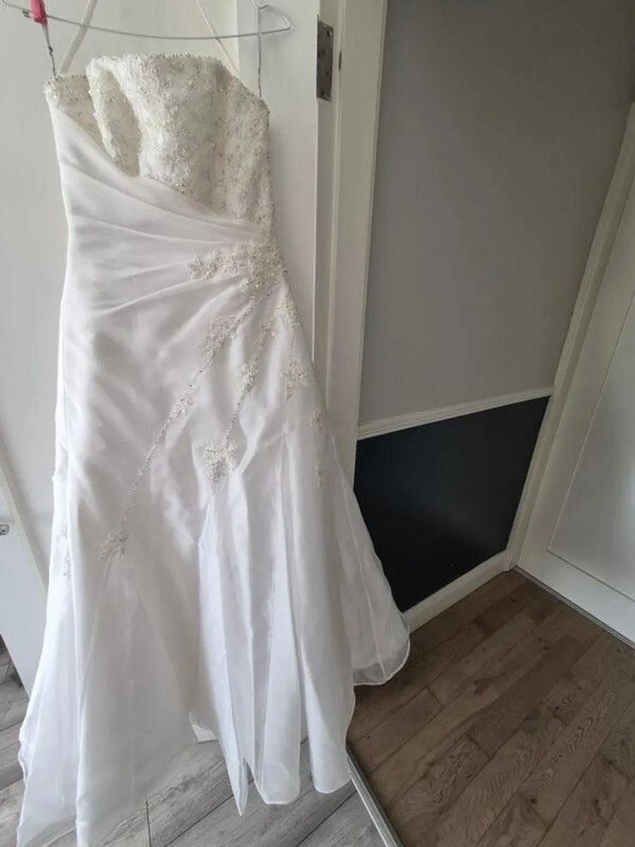 Wedding dress size 10 - Image 1