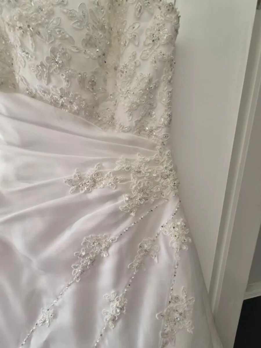 Wedding dress size 10 - Image 3