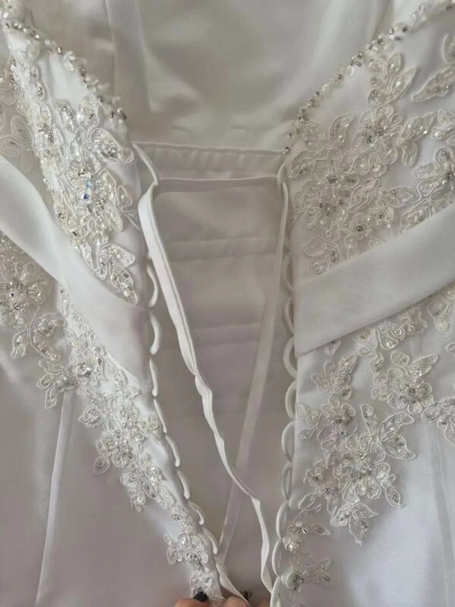 Wedding dress size 10 - Image 4