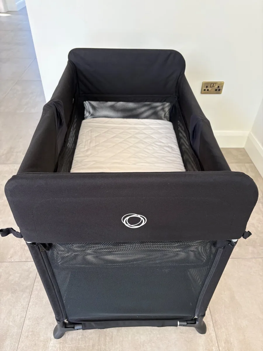 Bugaboo Stardust Travelcot & Sheets - Image 4