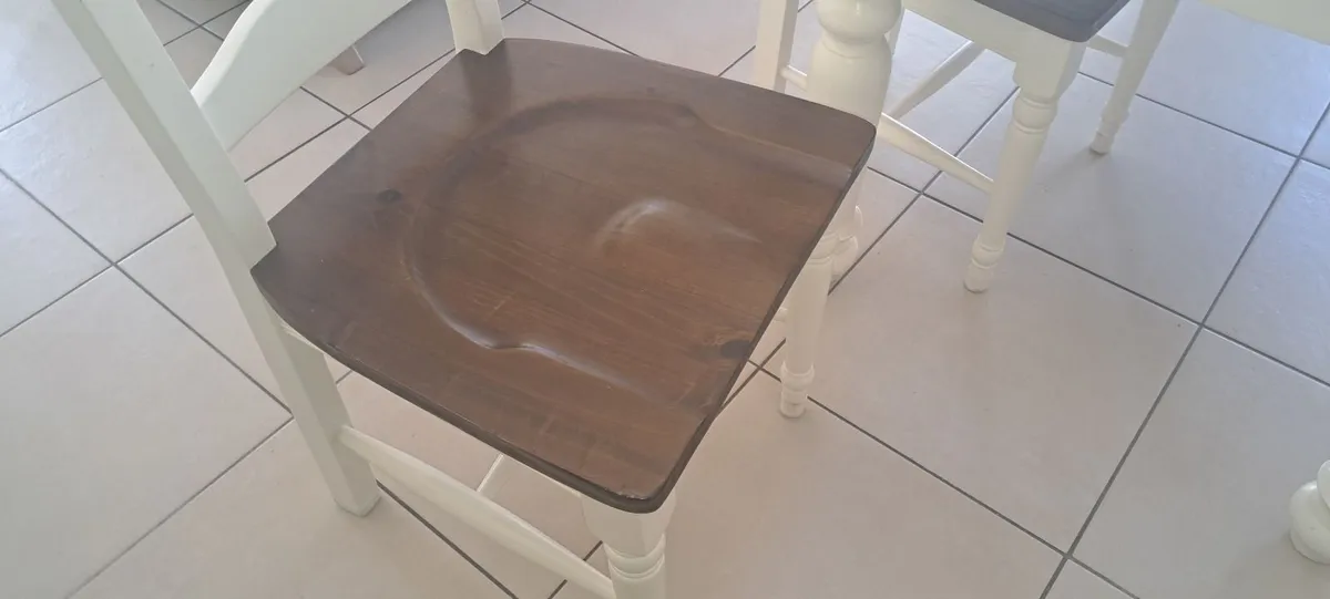 Table and Chairs - Image 2